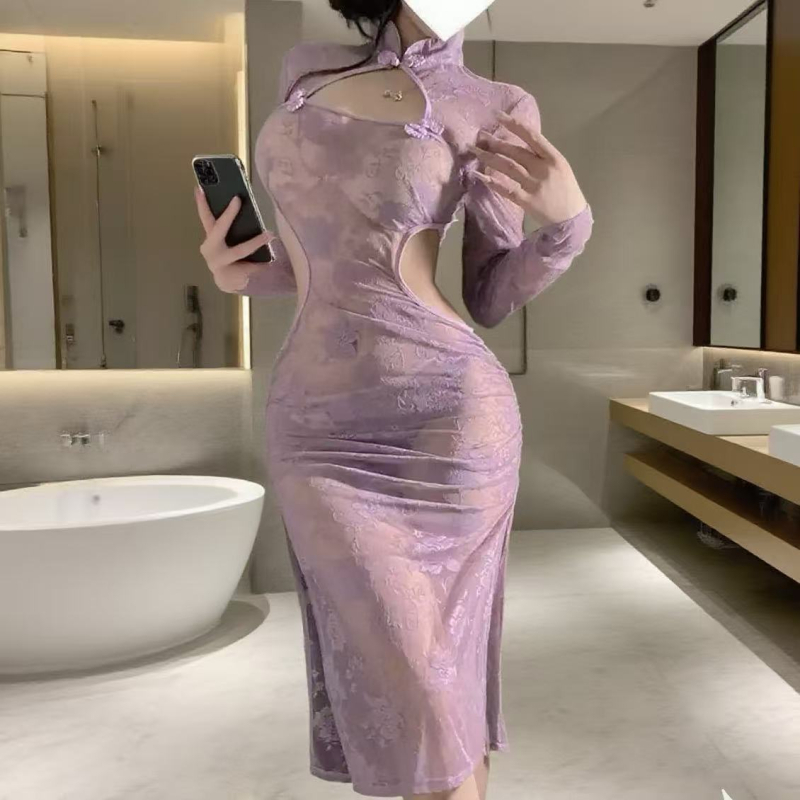 Skaidri nėrinių cheongsam stiliaus suknelė su halter kaklu, bodycon siluetas, poliesteris 50–70%