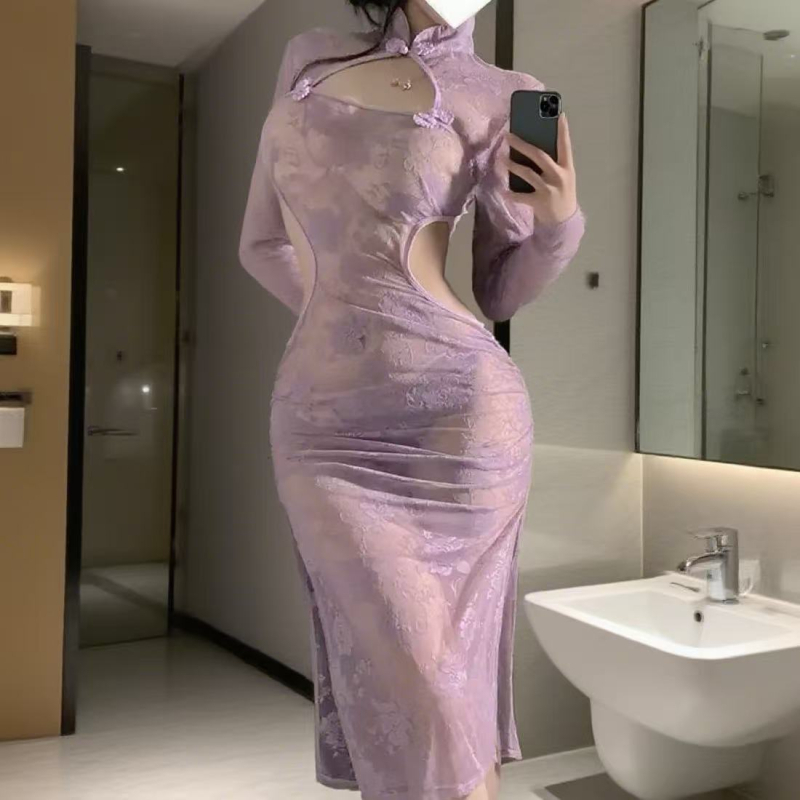 Skaidri nėrinių cheongsam stiliaus suknelė su halter kaklu, bodycon siluetas, poliesteris 50–70%