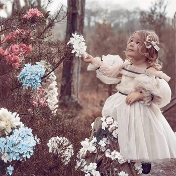 Gyerekeknek készült ruha, hercegnő-stílus, lenvászon test, pamut bélés, puffos ujjú tülles résszel