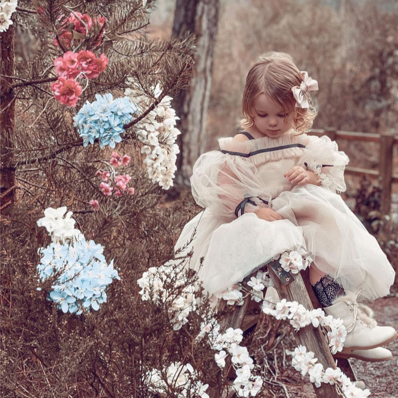 Gyerekeknek készült ruha, hercegnő-stílus, lenvászon test, pamut bélés, puffos ujjú tülles résszel