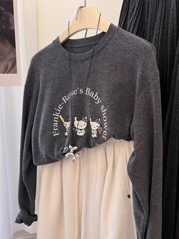 Macskás mintás, bolyhosított textúrájú felső, hosszú ujjú, laza szabás, kerek nyak