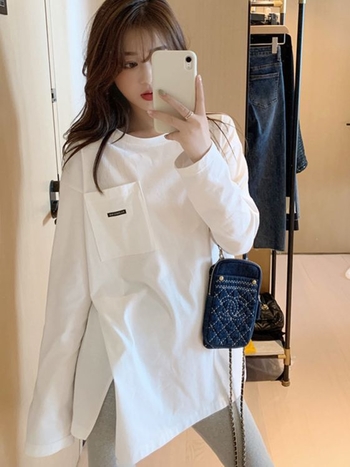 Pamut hosszú ujjú póló, laza szabás, kerek nyak, szöveges nyomat, középméretű hossz