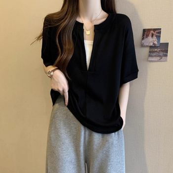 T-majica s V-izrezom, kratki rukav, casual stil, poliester 95%+, Regular kroj, duljina 50–65 cm