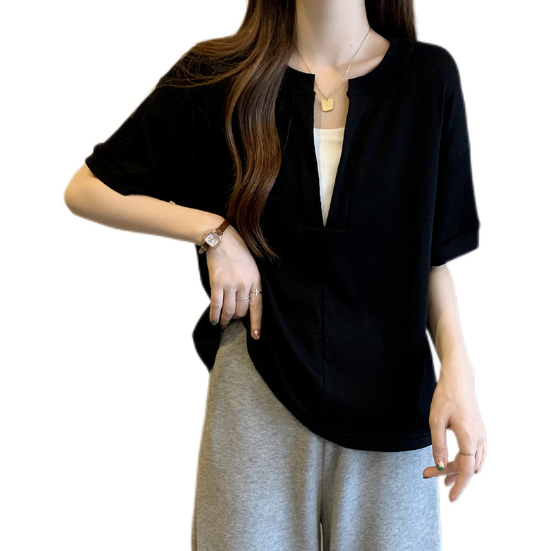 T-majica s V-izrezom, kratki rukav, casual stil, poliester 95%+, Regular kroj, duljina 50–65 cm