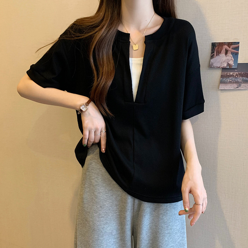 T-majica s V-izrezom, kratki rukav, casual stil, poliester 95%+, Regular kroj, duljina 50–65 cm