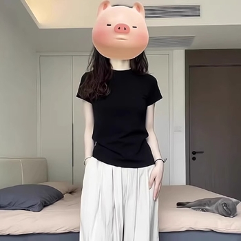 Póló kerek nyakú, rövid ujjú, karcsúsított fazon, A-vonalú szabás