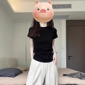 Póló kerek nyakú, rövid ujjú, karcsúsított fazon, A-vonalú szabás