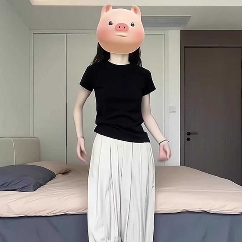 Póló kerek nyakú, rövid ujjú, karcsúsított fazon, A-vonalú szabás