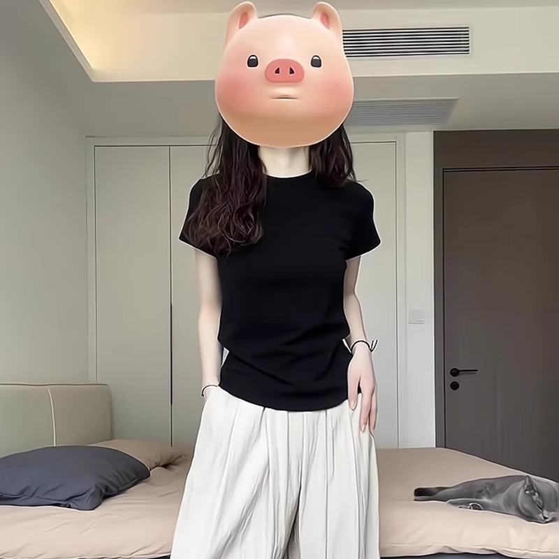 Póló kerek nyakú, rövid ujjú, karcsúsított fazon, A-vonalú szabás