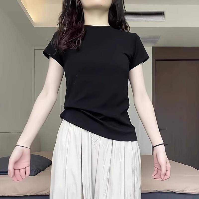 Póló kerek nyakú, rövid ujjú, karcsúsított fazon, A-vonalú szabás