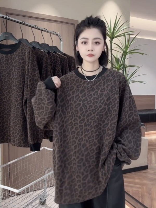 Plus-size majica s leopardim uzorkom, dugi rukavi, ležernog kroja, okrugli izrez, srednja duljina 65–80 cm, jesen 2025, europski stil