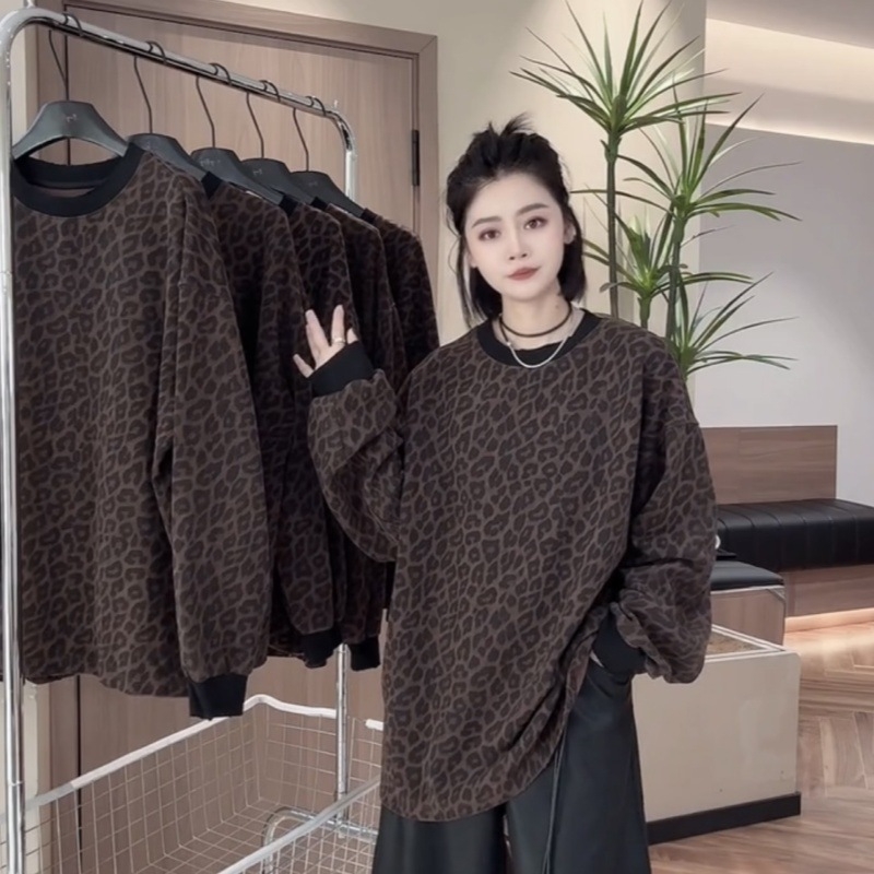 Plus-size majica s leopardim uzorkom, dugi rukavi, ležernog kroja, okrugli izrez, srednja duljina 65–80 cm, jesen 2025, europski stil