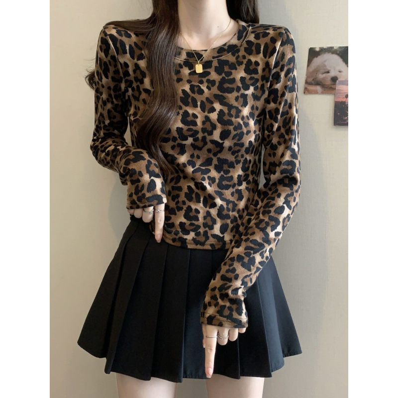 Majica s leopard uzorkom, dugi rukavi, okrugli izrez, mješavina poliestera i elastana, jesen 2025, opušteni japansko-korejski stil.