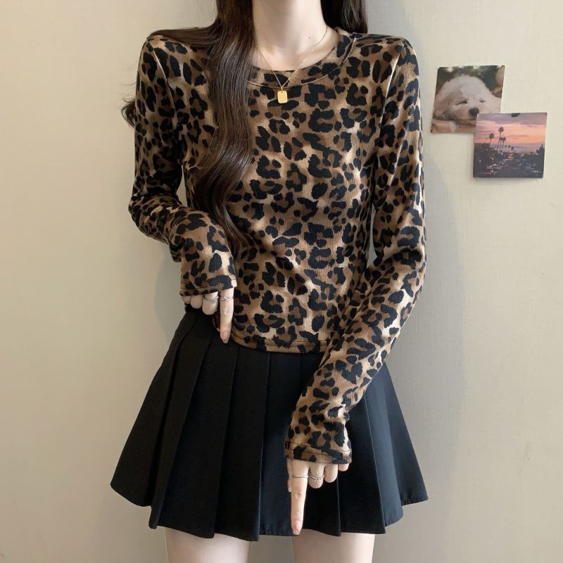 Majica s leopard uzorkom, dugi rukavi, okrugli izrez, mješavina poliestera i elastana, jesen 2025, opušteni japansko-korejski stil.