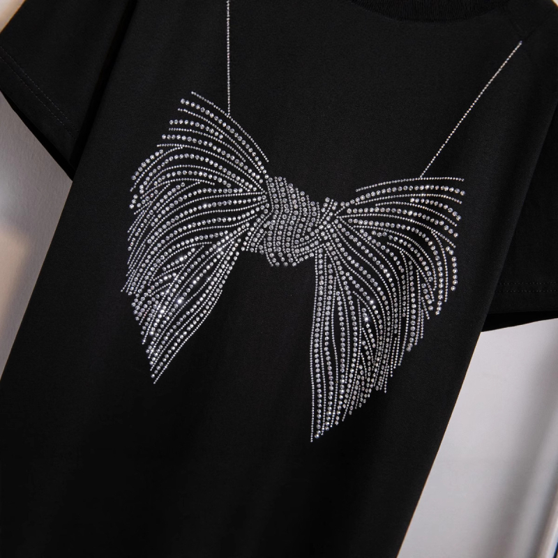 Tricou damă lejer cu mânecă scurtă, stil koreano-japonez de relaxare, bumbac-elastan (90-95% bumbac, <30% elastan), guler rotund, lungime lungă 80–100 cm