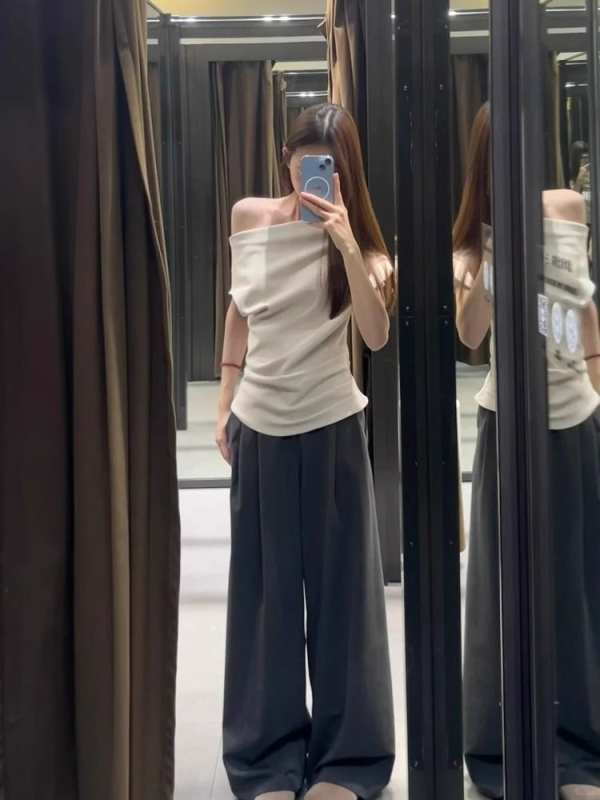 T-ujjú póló szabálytalan dizájnnal és aszimmetrikus vállal, ferde gallér, rövid ujjú, pamut-elastán keverék