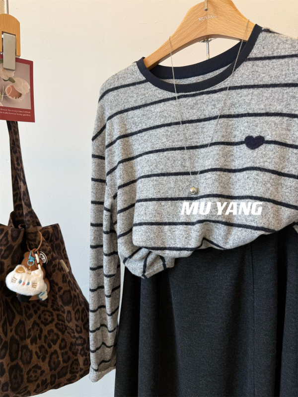 Női póló, lazán szabott, hosszú ujjú, kerek nyakú, poliészter