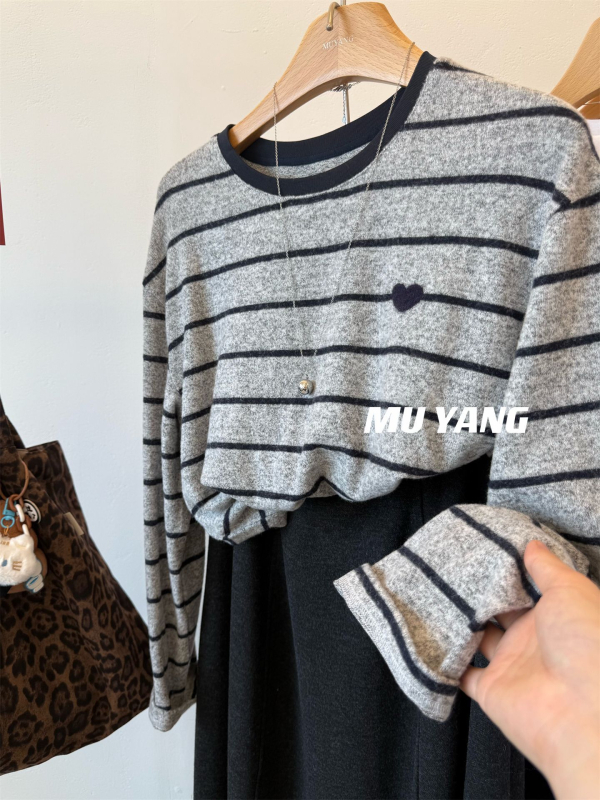 Női póló, lazán szabott, hosszú ujjú, kerek nyakú, poliészter