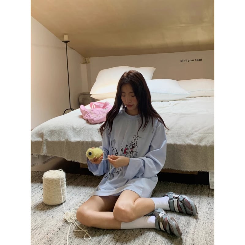 Tricou damă lejer, mânecă lungă, guler rotund, imprimeu cu iepuraș, vara 2025