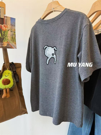 Póló Threaded Velvet anyagból, hímzés, anime minta, kerek nyakú, laza szabású