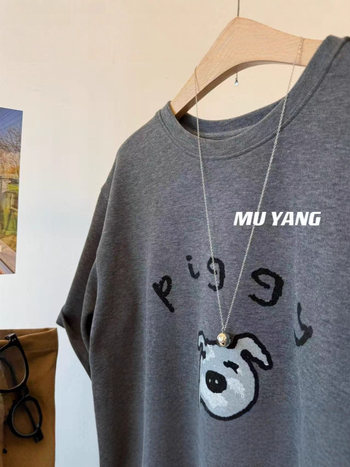 Póló Threaded Velvet anyagból, hímzés, anime minta, kerek nyakú, laza szabású