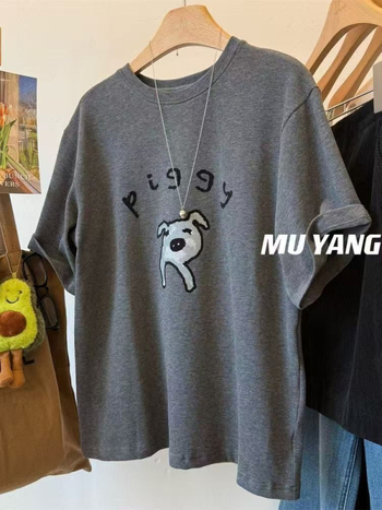 Póló Threaded Velvet anyagból, hímzés, anime minta, kerek nyakú, laza szabású