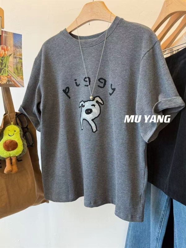 Póló Threaded Velvet anyagból, hímzés, anime minta, kerek nyakú, laza szabású