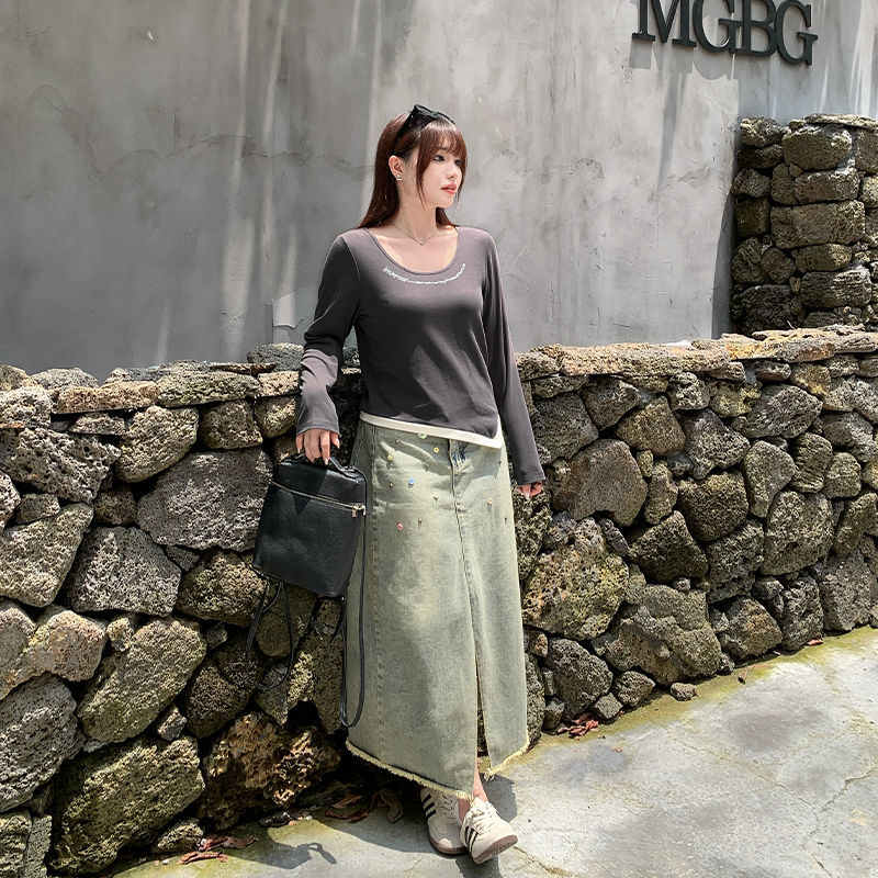 Ženski plus-size T-shirt 150 kg, nepravilnog patchwork uzorka, dugi rukavi, za proljeće i jesen, slobodan kroj koji skriva trbuh, lažni dvodijelni dizajn