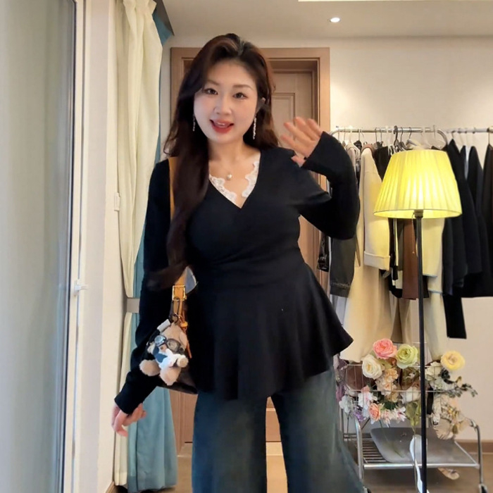 Női V‑nyakú felső csipke betéttel, hosszú ujjú, lazán szabott