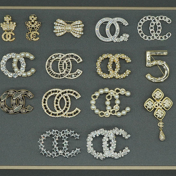 Bross koronával és masnival, Geometriai, Elektroplatinált díszítés, 2021 tél