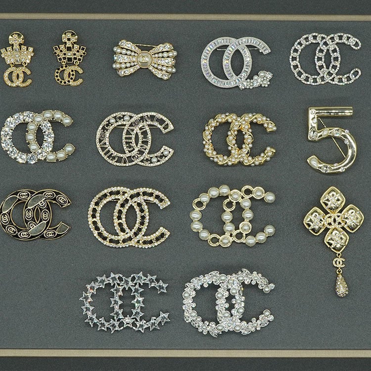 Bross koronával és masnival, Geometriai, Elektroplatinált díszítés, 2021 tél