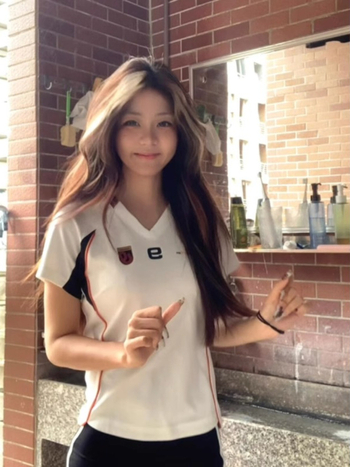 Tricou damă din poliester cu cusături de colaj, mâneci scurte, croială slim, stil pulover, vara 2024