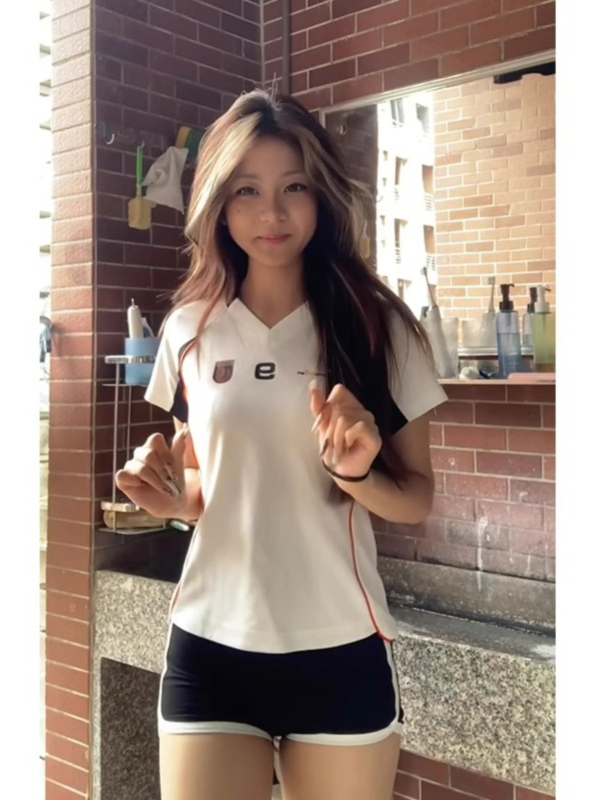 Tricou damă din poliester cu cusături de colaj, mâneci scurte, croială slim, stil pulover, vara 2024