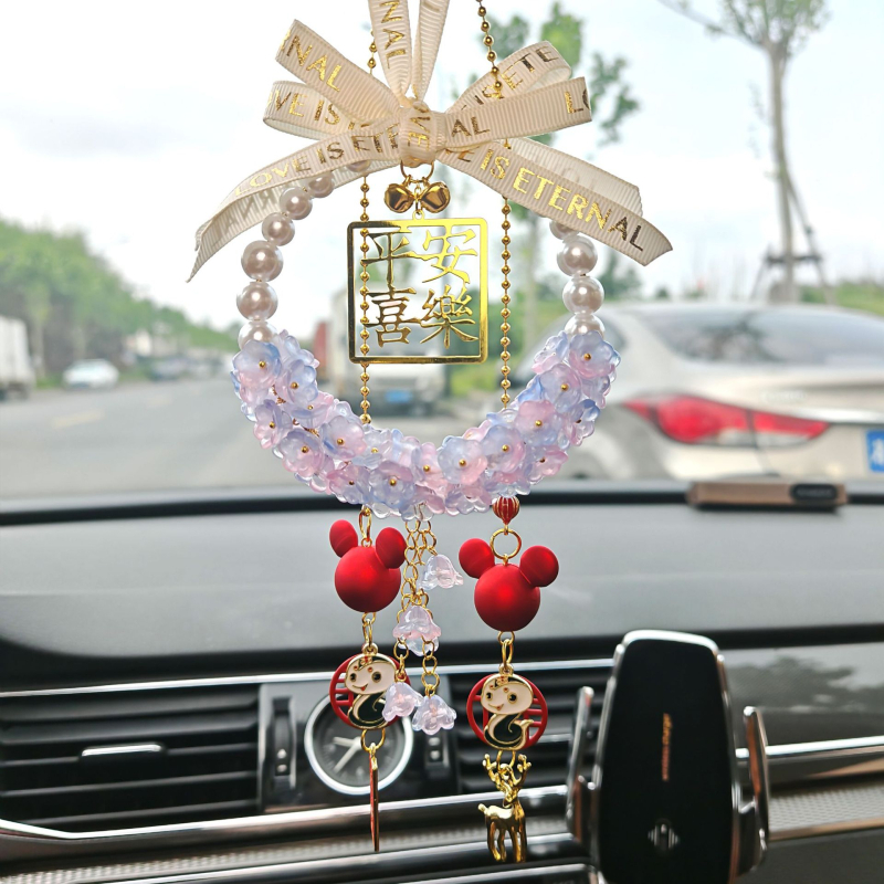 Auto viseći privjesak za retrovizor – legura, karikaturalni stil, aromatičan, prilagodljiv