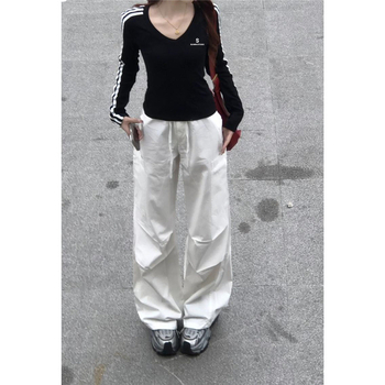 Majica s tekstnim printom, slim-fit kroj, V-izrez i dugi rukavi