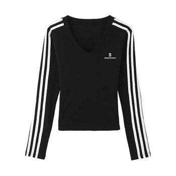 Majica s tekstnim printom, slim-fit kroj, V-izrez i dugi rukavi