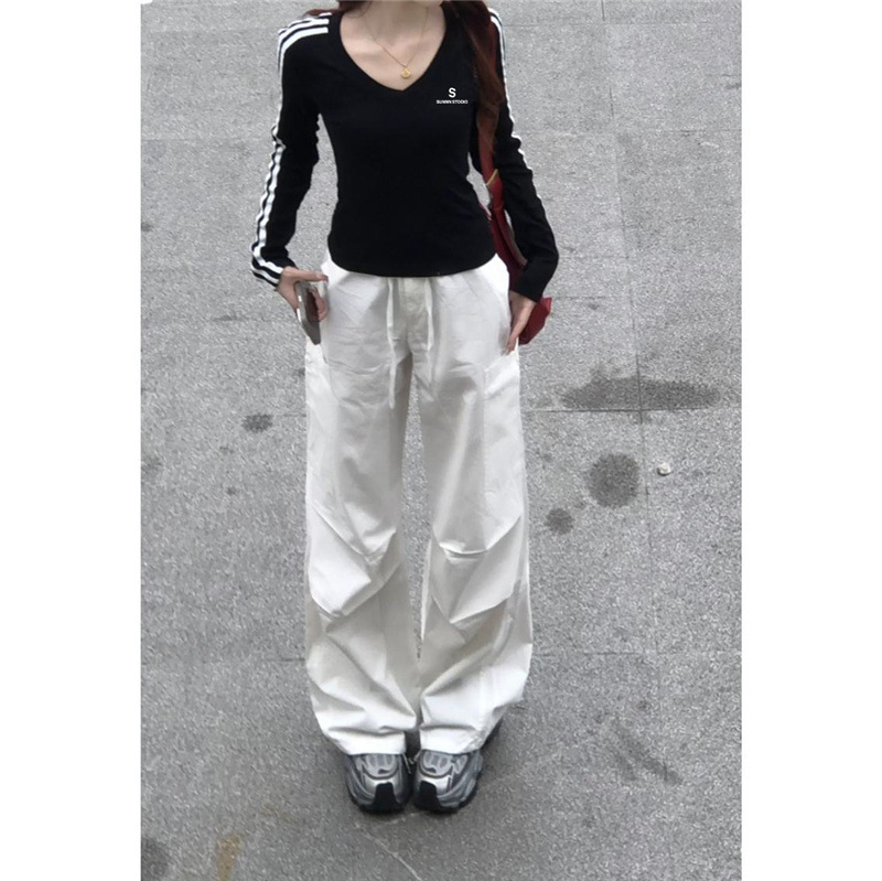 Majica s tekstnim printom, slim-fit kroj, V-izrez i dugi rukavi