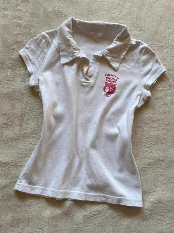 Pamukasta majica s polo ovratnikom, otisak s slovima, kratki rukavi, slim fit, street fashion, ljeto 2024