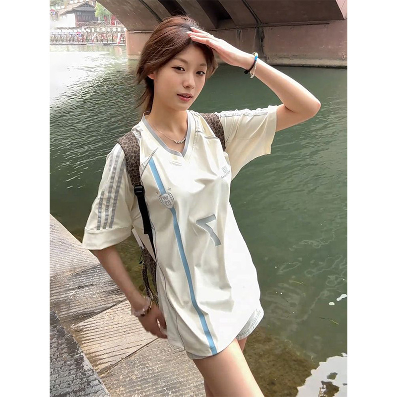 Tricou Feiligu, imprimeu cu text, mâneci scurte, decolteu în V, croială lejeră