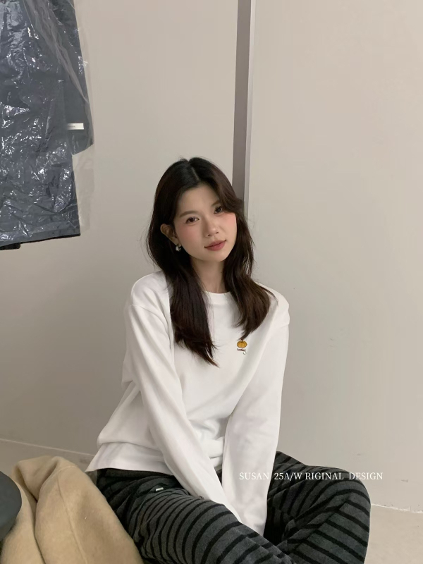 Susan tricou din bumbac cu mânecă lungă, guler rotund, croială lejeră, model dovleac brodat, stil de relaxare japonez-coreean, iarna 2025