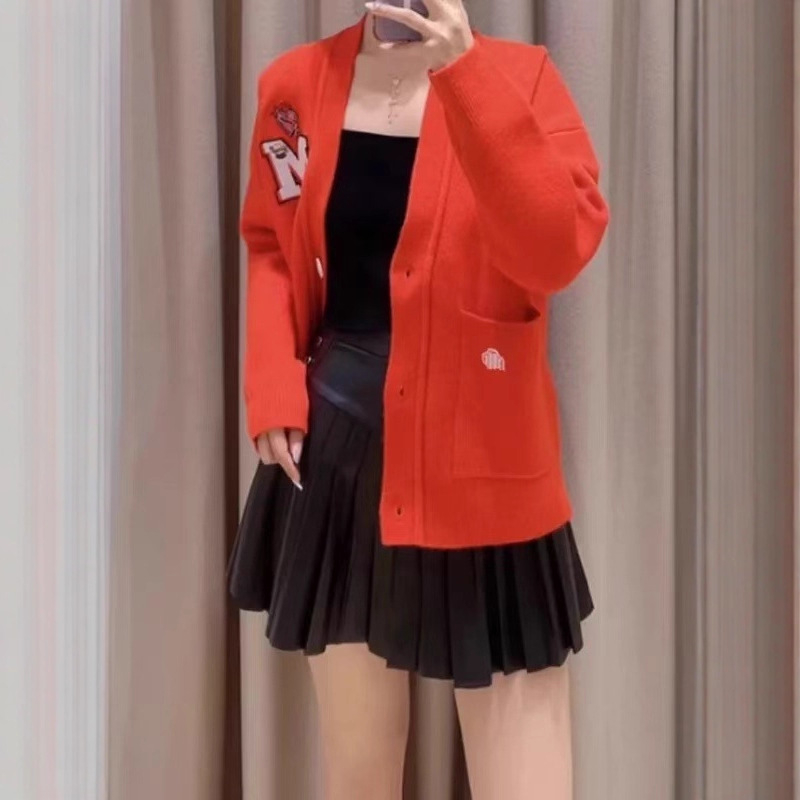 Ζακέτα με κεντημένο λογότυπο, V-λαιμό, μακριά μανίκια, φαρδιά γραμμή, Χειμώνας 2023