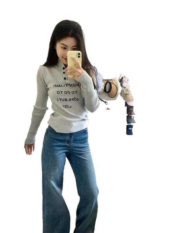 Pulover tricotat cu glugă pentru femei - stil coreean, model cu litere, guler înălțat, mâneci lungi, croială slim