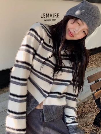 Cardigan tricotat pentru femei, dungi în blocuri de culori, guler rotund, mâneci lungi, croială lejeră