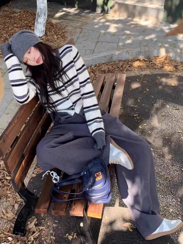 Cardigan tricotat pentru femei, dungi în blocuri de culori, guler rotund, mâneci lungi, croială lejeră