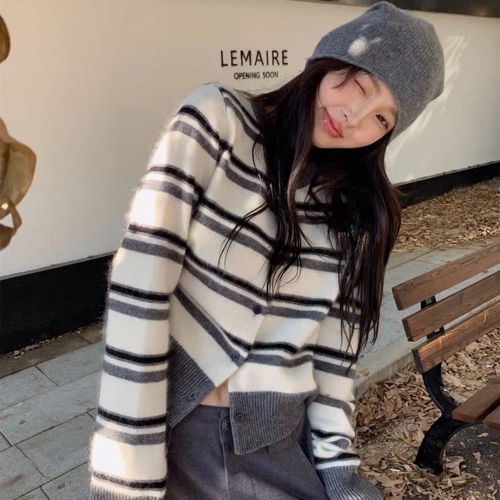 Cardigan tricotat pentru femei, dungi în blocuri de culori, guler rotund, mâneci lungi, croială lejeră