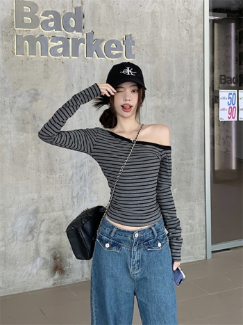 Slim-fit топ с райета, полиестер-еластан, дълги ръкави, наклонена яка