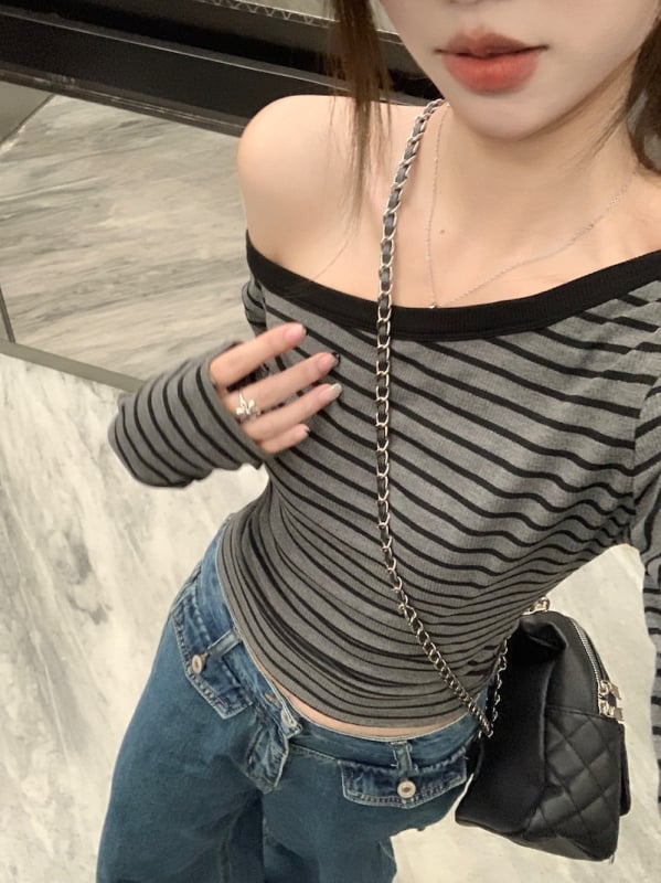 Slim-fit топ с райета, полиестер-еластан, дълги ръкави, наклонена яка