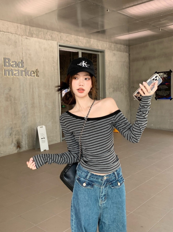 Slim-fit топ с райета, полиестер-еластан, дълги ръкави, наклонена яка