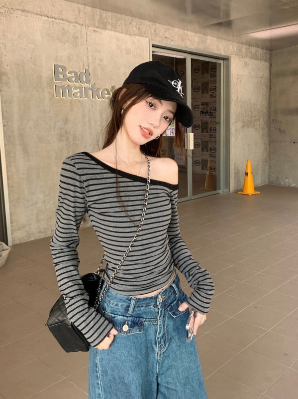 Slim-fit топ с райета, полиестер-еластан, дълги ръкави, наклонена яка