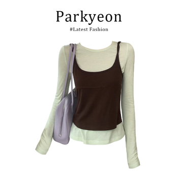 Tricou T cu mâneci lungi, guler rotund, croială Slim, țesătură ușor zbârcită din fibră acrilică